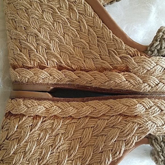 Stuart Weitzman Famous "ALEX" Wedge 7.5 - Picture 8 of 8